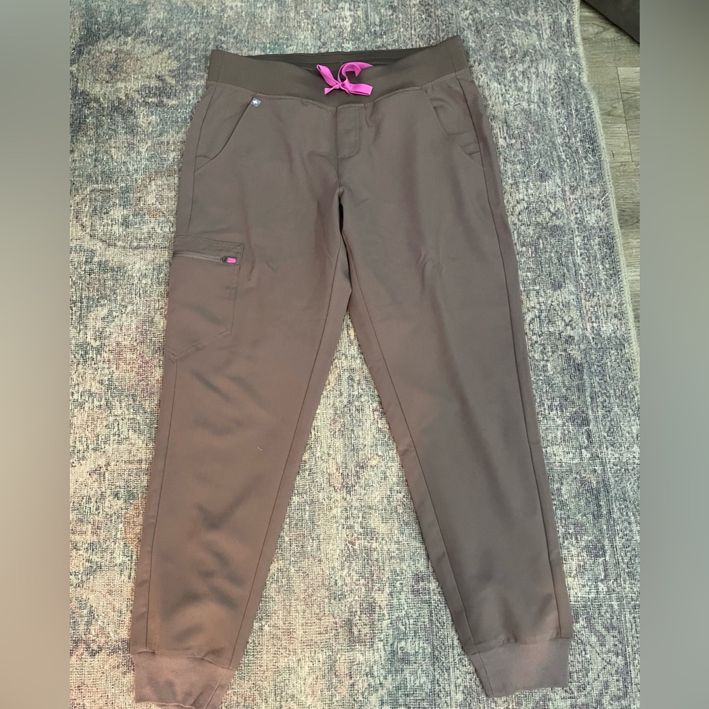 Figs Smokey Taupe Set